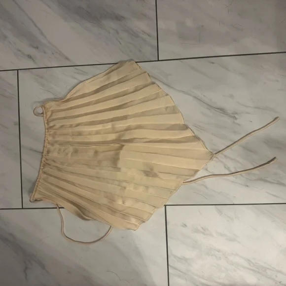 Superdown Cream Halter Crop Top - Picture 7 of 7